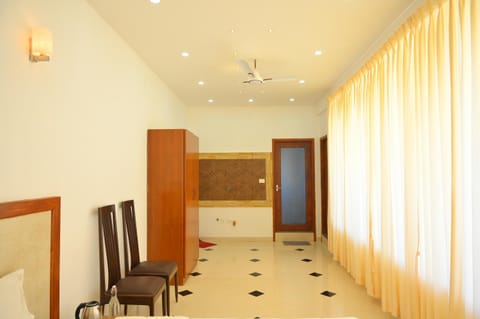 Luxury Villa With pool Near White Town Chalet in Puducherry