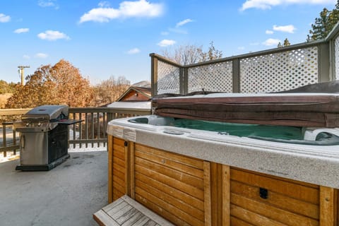 Day, BBQ facilities, Hot Tub, Balcony/Terrace