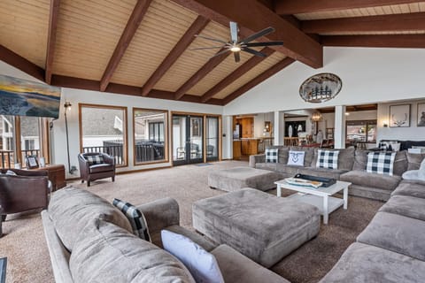 Grand Lakefront Escape - Gorgeous Lakefront home with Hot Tub and Game Room! House in Big Bear