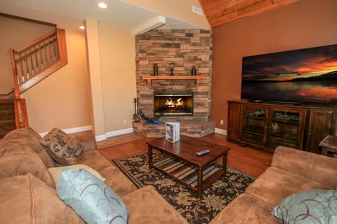 Lakeview Court Castle - Short walk to the Village and lake Casa in Big Bear