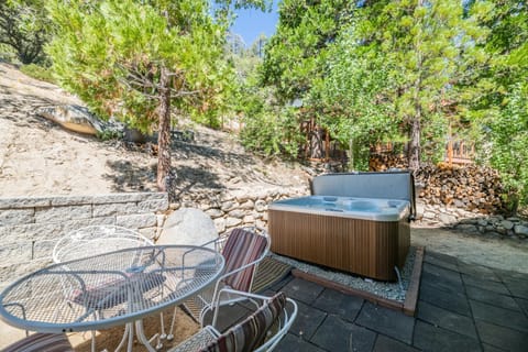 Day, Hot Tub, Seating area, Garden view