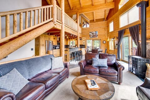 Luxury Mtn Cabin with Sweeping Cle Elum Lake Views! House in Roslyn