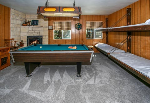 Sky Krest - Located on a quiet street in the middle of town, Games! Pool table! Haus in Big Bear