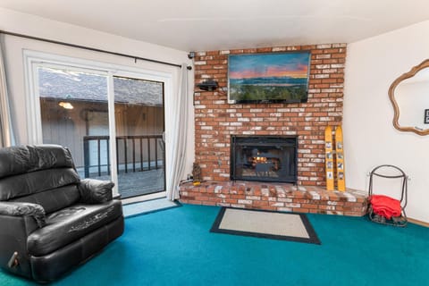 TV and multimedia, Living room, Seating area, flat iron