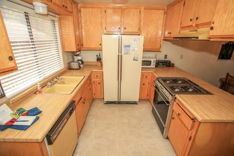 Kitchen or kitchenette, dishwasher, minibar, pet friendly, stove