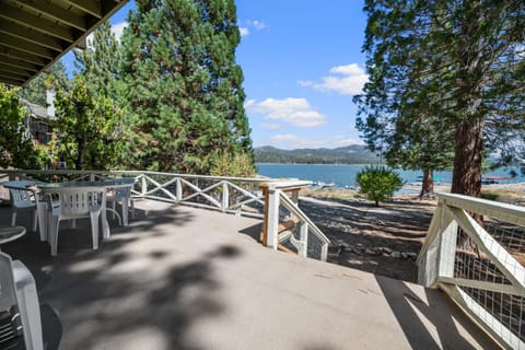 Patio, Spring, Day, Natural landscape, View (from property/room), Balcony/Terrace, Lake view, Mountain view