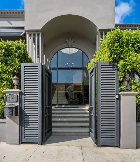 Olympia Luxe Estate Villa in Hollywood Hills