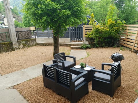 Studio avec jardin et barbecue, de 2 à 4 pers. Apartment in Thiers