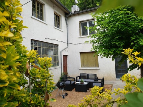 Studio avec jardin et barbecue, de 2 à 4 pers. Apartment in Thiers