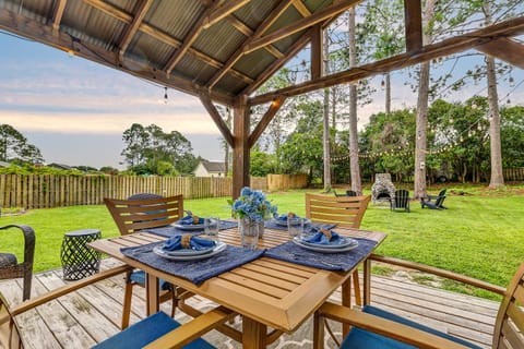 Patio, Natural landscape, Garden, Dining area, Garden view