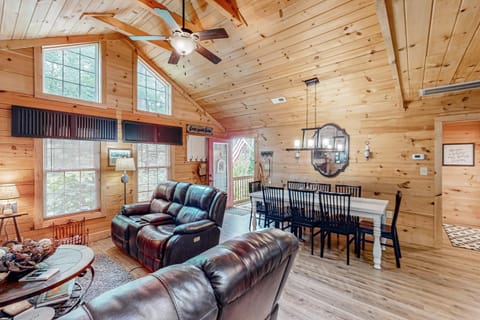 Wild Rose Cabin House in Lake Lure