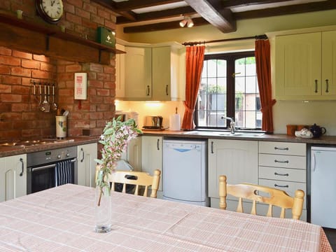 Mill Cottage House in Malvern Hills District