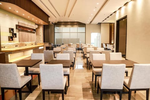 Restaurant/places to eat, Banquet/Function facilities, Seating area