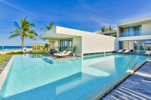 Property building, Day, Natural landscape, Pool view, Sea view, Swimming pool, sunbed