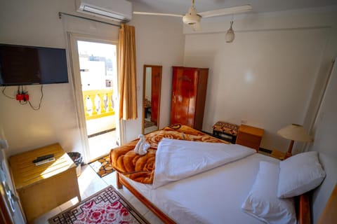 Bed, Photo of the whole room, air conditioner