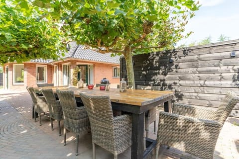 Family Villa in Forest with shared pool & Wellness Villa in Zeewolde