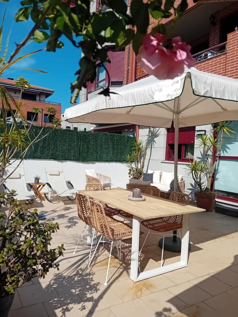 Bajo con impresionante terraza Apartment in Castro Urdiales