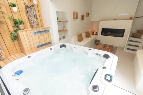 Hot Tub, Spa and wellness centre/facilities