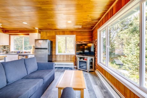 Lovely Cannon Beach Vacation Rental with Hot Tub House in Tolovana Park