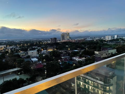 S & E Condo with Panoramic View Apartment in Iloilo City