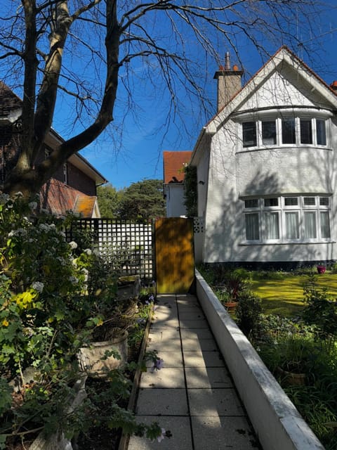 A gem close to Canford Cliff and Sandbanks beach Appartamento in Poole