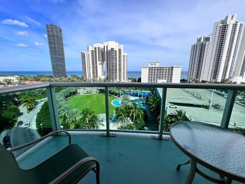 Upgraded apt steps from the beach OR1103 Wohnung in Sunny Isles Beach