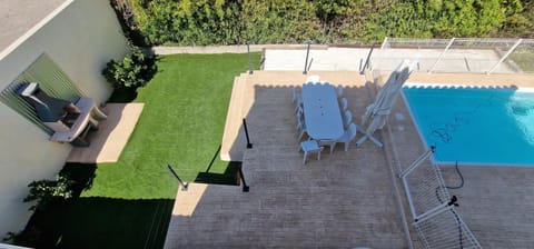 villa pour 10 personnes avec piscine et jacuzzi House in Alès