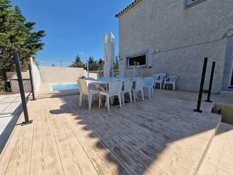 villa pour 10 personnes avec piscine et jacuzzi House in Alès