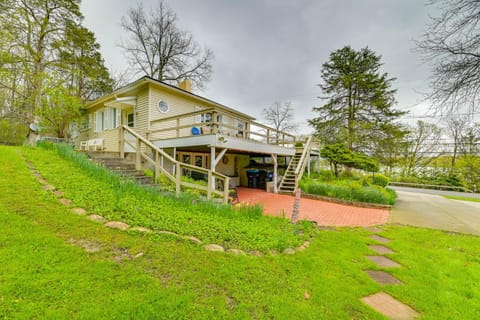 Charming Canandaigua Lake House with Deck and Views! Casa in Canandaigua Lake