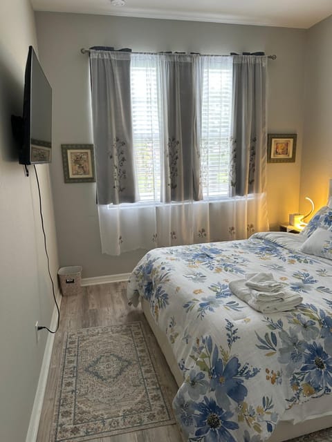 Quite room in a family home Vacation rental in Lehigh Acres