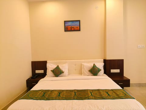 Hotel Veer Palace near Udaipole Udaipur Hotel in Udaipur