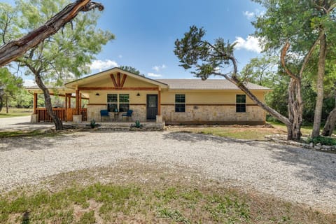 Pet-Friendly Texas Home with Furnished Patio and Grill Haus in Possum Kingdom Lake