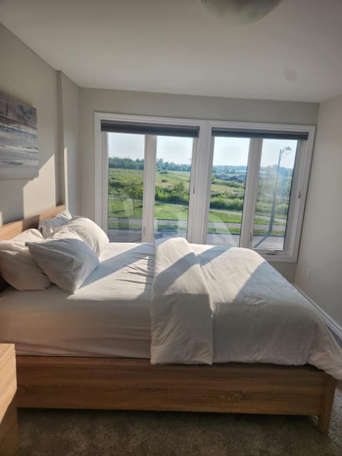 Bed, Natural landscape, Photo of the whole room, Bedroom