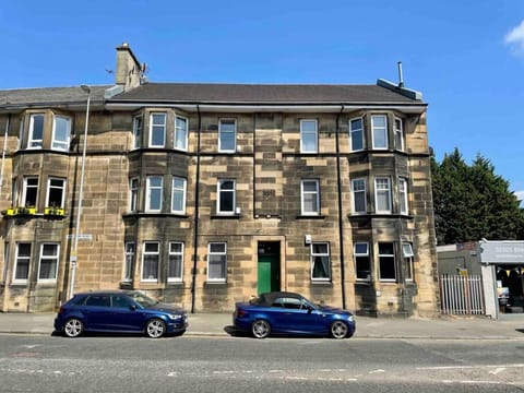 Large 2 bed near Glasgow Airport Condo in Paisley