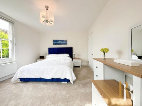 Fisherman's Cottage - Harwich Breaks - BRAND NEW - long stays available great prices - get in touch for all bookings - cottage in harwich - beach stay Apartment in Tendring District