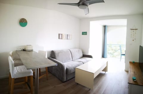 Appartement avec piscine et garage proche plage et commerces Condo in La Seyne-sur-Mer