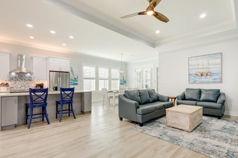 Bright Foley Home with Patio - 7 Mi to Wharf and Beach Maison in Foley