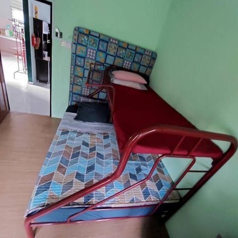 Bedroom, bunk bed