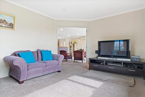 Bowentown Bach - Waihi Beach Holiday Home House in Bay Of Plenty