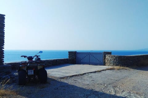 Sunrise stone villa with Jacuzzi by Neuvel Villa in Kea-Kythnos