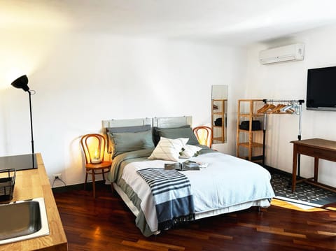 Bed, Bedroom, air conditioner
