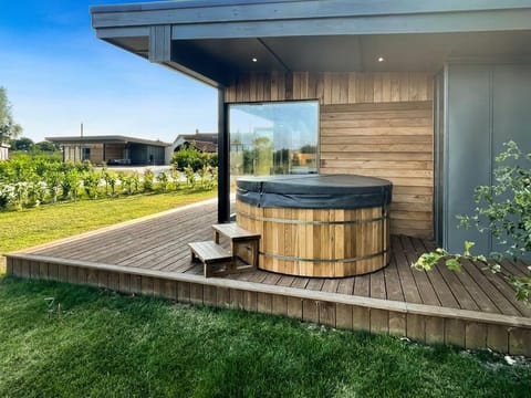 Natural landscape, Garden, Hot Tub, Garden view