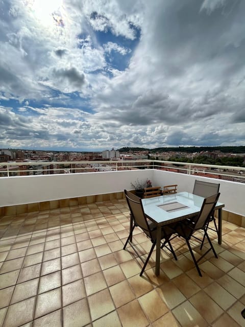 Natural landscape, View (from property/room), Balcony/Terrace, Dining area, Mountain view