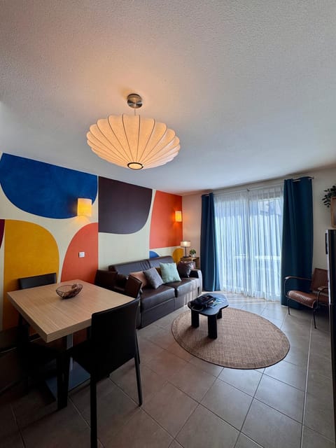 Communal lounge/ TV room, Living room, Seating area