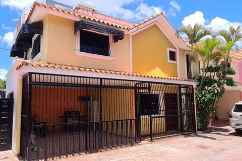 Jacuzzi , La Casa perfecta para tí y los tuyos - LNE HOME House in Santo Domingo Este
