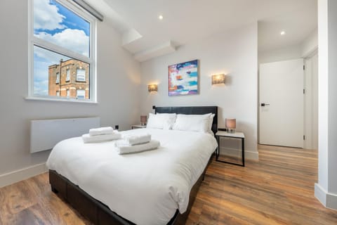 6 - West London Brand New Loft Apartment in London Borough of Ealing