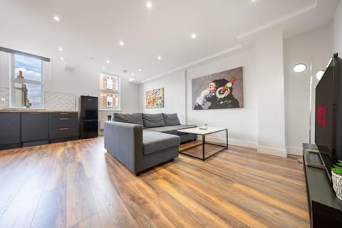 6 - West London Brand New Loft Apartment in London Borough of Ealing