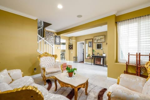 Entire Private Luxury 6-Bedroom Oasis with Garage, Spacious Yard House in Menifee