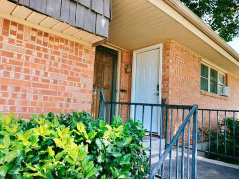 Golden Sunflower's Apartment G Condo in Lawton