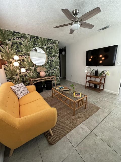 Miami's Cozy Tropical Getaway House in Coconut Grove